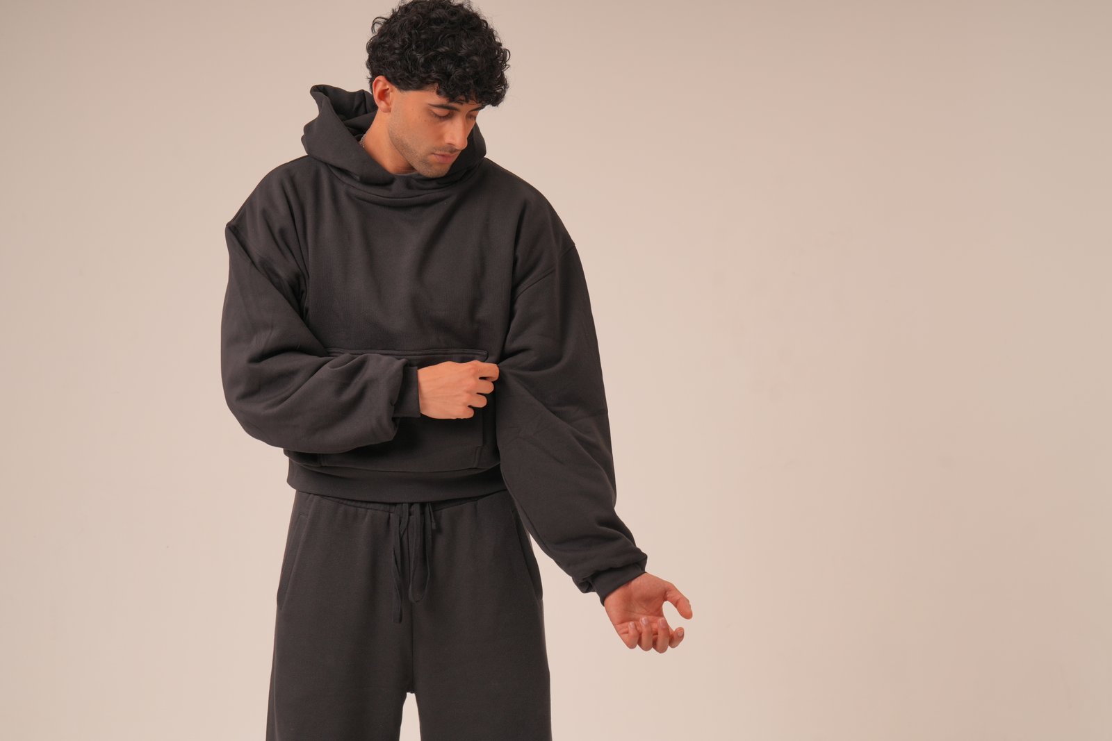 Goncalves Hoodie detail 2